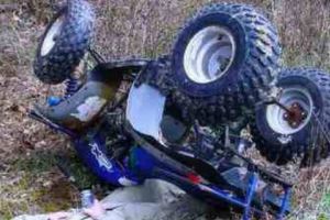 Un tânăr din Argeş le-a făcut pe toate: BEŢIE cruntă, ACCIDENT, conducere FĂRĂ PERMIS!