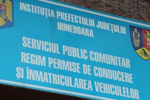 Angajată de la Permise, acuzată de luare de mită