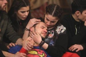 Medicii intervin de urgenţă la Ferma. Probleme grave pentru o vedetă: „M-a curentat!”