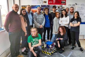 Ce soluţie a găsit viceprimarul Cristian Niculae ca să vină în sprijinul echipei de robotică