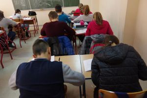 Peste 900 de elevi au absentat la proba de matematică a simulării evaluării naţionale