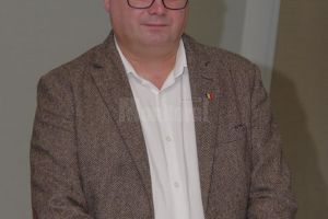 Joaca cu sporurile psihologilor şcolari, în curtea Ministerul Educaţiei