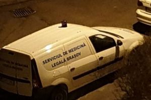 Un tânăr de 29 de ani, găsit spânzurat într-un apartament