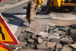 Viceprimarul Ganea, in teren, pe strada Elena Doamna. Ce spune despre surparile survenite dupa asfaltare