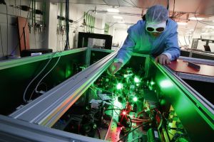 Premieră în cercetarea mondială: Laserul de la Măgurele a devenit cel mai puternic din lume, ajungând la 10 PetaWaţi