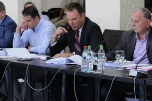 Locurile consilierilor liberali excluşi din PNL Târgu-Mureş vacantate de prefect