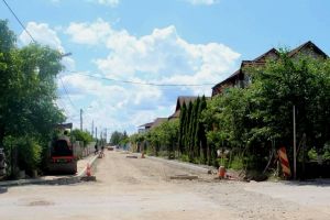 Primăria Bistriţa pune panouri la intrarea pe străzile private. 84 de străzi de pământ, cu probleme