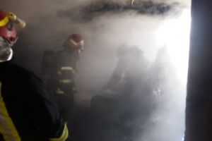 Casa cuprinsa de flacari la Tulcea! Intervin salvatorii