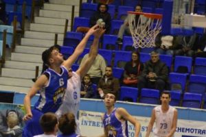 Cursa de regularitate continuă pentru baschetbalişti