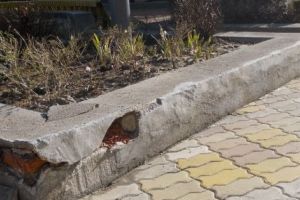 Un zid din Piaţa „Milea”, mereu spart!