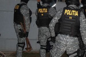 Reţineri după percheziţiile din Gorj şi Mehedinţi