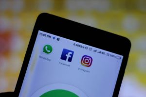 Probleme tehnice mari la Facebook şi Instagram în mai multe ţări. Și România e afectată