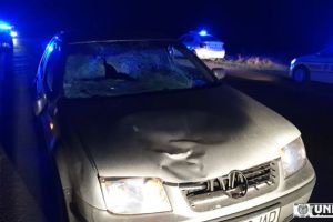 FOTO/ VIDEO/ Accident rutier GRAV la ieşire din Teiuş spre Aiud: Un bărbat care circula pe carosabil LOVIT de un autoturism