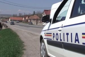 S-au ascuns în bar de frica fiului violent