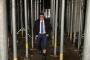 Majorarea salariului minim în construcţii dă bătăi de cap autorităţilor locale timişorene. „În două luni îmi pleacă oamenii”!