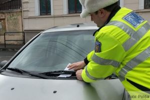 Părinţii care au parcat aiurea în zona şcolilor, disciplinaţi de poliţiştii locali