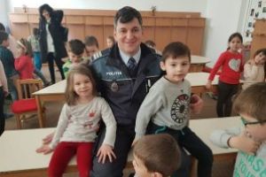 Maramures: Politisti la atelierul de lectura…