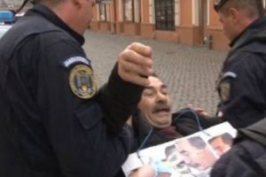 Gest DISPERAT. Pensionarul bătut până la spitalizare de un poliţist a încercat să-şi dea foc