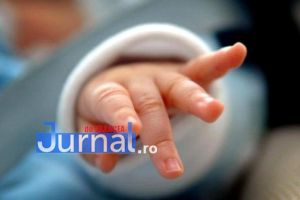 ULTIMĂ ORĂ: Copil abandonat într-un bloc din Adjud! Poliţiştii încearcă să dea de urma mamei