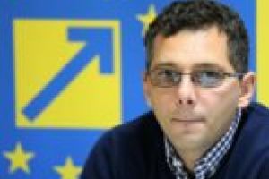 Liberalii cărăşeni chiar fac opoziţie! De 1.000 de euro, pe Facebook!