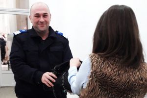 O sătmăreancă şi-a uitat poşeta la Trezorerie. Un jandarm a scutit-o de o eventuală pagubă