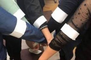 Protestul pentru autostrăzi se extinde în toată ţara. Banderole albe la Romatsa