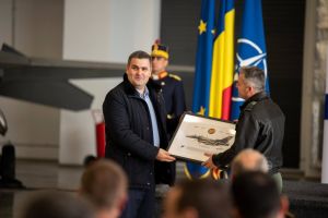 FOTO. Spaţiul aerian, mai bine apărat. Gabriel Leş: Se scrie istorie
