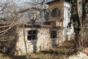 Fostul Spital de Oncologie din Piteşti, mâncat de cancer!