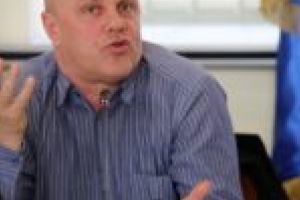 Popa a defrişat jungla din Moroasa! „Noi am cărat peste 15 camioane de deşeuri şi ţiganii, vreo cinci!