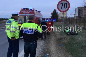 Imagini de la eveniment. Accident rutier pe bulevardul Tomis la iesire din Constanta spre Ovidiu. Un motociclist a fost ranit (galerie foto+video) 