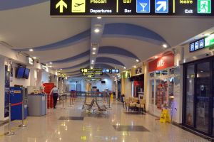 Faceţi ceva! Patronii bihoreni, îngrijoraţi de anularea curselor externe de pe Aeroportul Oradea