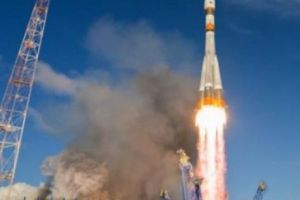 Doi cosmonauţi care au supravieţuit primului eşec în istoria zborurilor cu echipaj uman au fost lansaţi către Spaţia Spaţială Internaţională