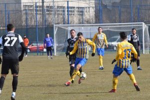 Le tragem „şepcile” pe ochi?