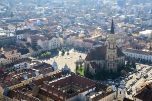 Primarul Sibiului participă discuţii despre provocări în administraţiile locale la Conferinţa de Bune Practici