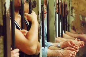 Bani din partea statului, deţinuţilor care au fost arestaţi în condiţii necorespunzătoare