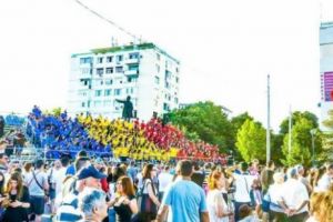 
Virgil Tăbuş, gălăţeanul care îşi invită propriul oraş să iasă în stradă, celebrând jocul din străbuni
