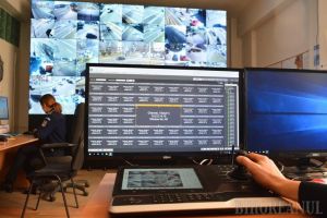 Căldură mare! Poliţiştii orădeni de la dispeceratul sistemului de supraveghere video se 
