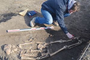 Arheologii prahoveni au descoperit un mormânt din Epoca Bronzului, la Târgşoru Nou