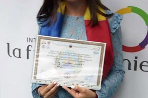 O elevă a Colegiului „Petru Rareş”, desemnată ambasador onorific al limbii franceze în ...