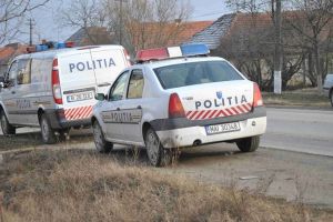 Un şofer în stare avansată de ebrietate s-a răsturnat cu maşina într-un şanţ, în Timiş