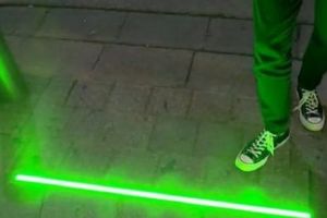 O capitală importantă instalează ”lumini zombie” la trecerile de pietoni, din cauza persoanele obsedate de telefonul mobil