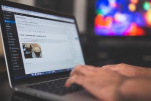 Numarul blogurilor in continua crestere. Cum poti sa iti creezi un blog de succes?