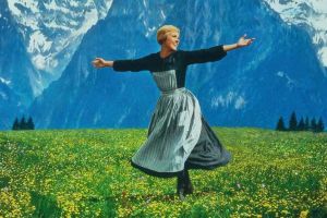 În spatele cortinei: În această primăvară, teatrele orădene au programat premiere ale unor spectacole captivante