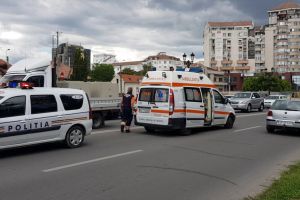 Accident rutier în Alba Iulia: O persoană rănită după o coliziune între două autoturisme în zona Saturn