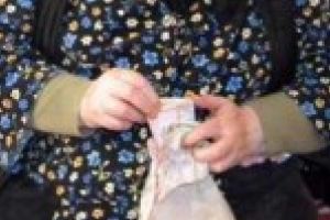 Batrana de 77 de ani din Faurei agresata cu brutalitate in propia locuinta pentru cativa lei