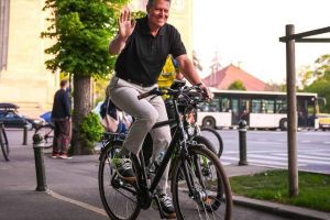 Iohannis s-a alăturat campaniei #sieu: „Să ştie protestatarii că sunt alături de ei”