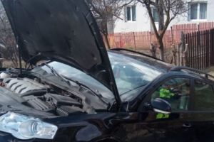 Șoferul a încălecat conducta de gaze