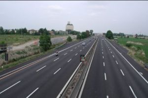 Cine nu vrea autostrăzi în România? În vârful piramidei apar politicieni de top, multinaţionale, funcţionari publici şi lobby-işti. Dezvăluiri despre sabotajul naţional