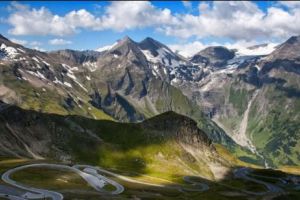 Dacă mergeţi în vacanţă în Austria, aveţi câine de companie şi vă plimbaţi pe păşuni, va trebui să respectaţi un cod de conduită. Iată ce prevede viitorul act normativ