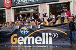 LIVE&FOTO. Protest pentru autostrăzi. Angajaţii Gemelli cer autostrăzi!